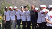 Hakkari haberi... Şemdinli'de sosyal tesise dönüştürülen Efkar Dağı'nda spor etkinliği düzenlendi