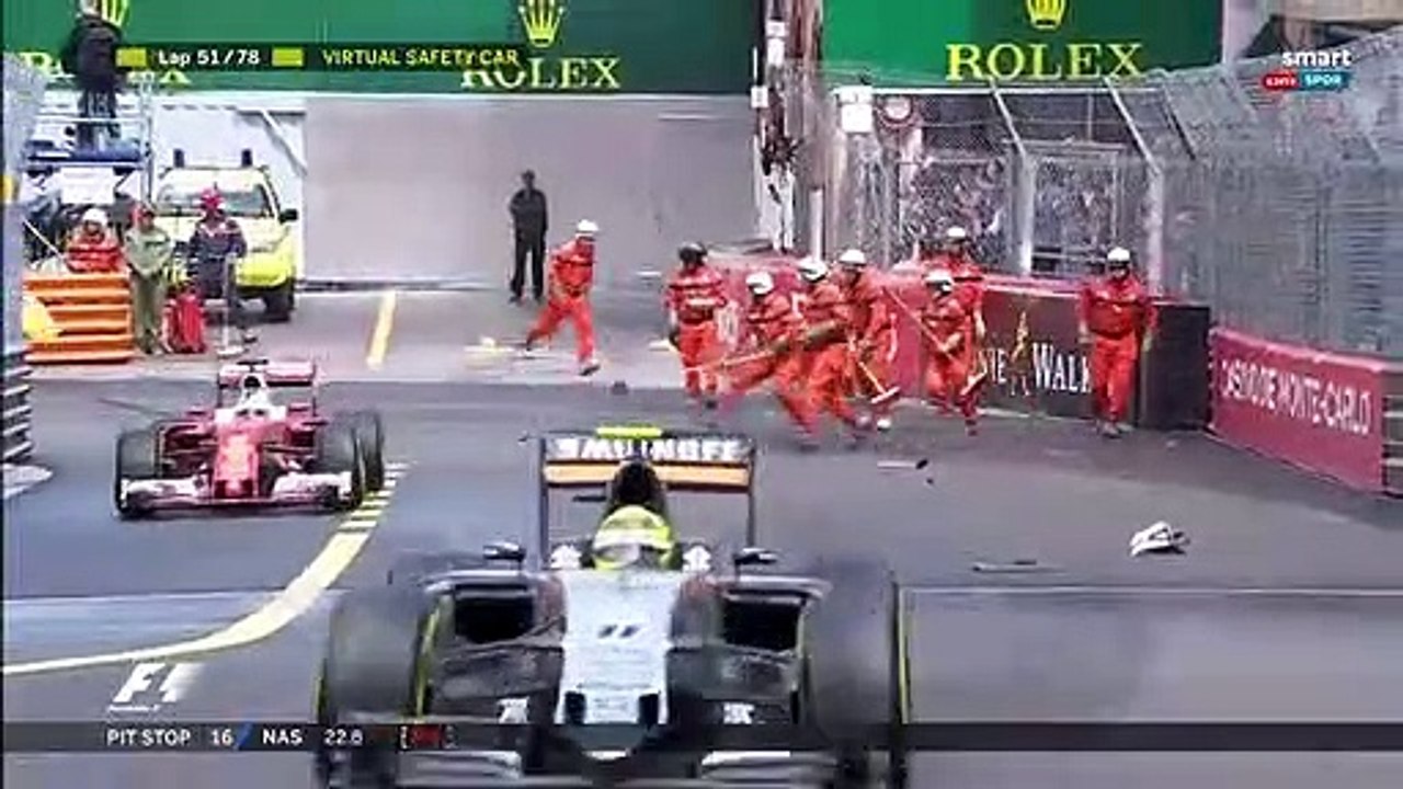 Sauber pilotları birbirine girdi