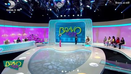 Canlı yayında şok! İç çamaşırına örümcek girdiğini söyledi…