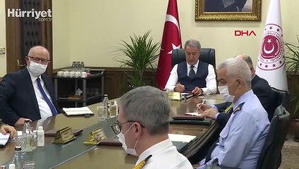 Milli Savunma Bakanı Akar, birlik komutanları ile video konferansla görüştü