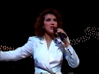 Céline Dion chante "Ne partez pas sans moi" à l'Eurovision 1988