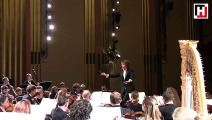 Klasik müzik konserinde uyuyakalınca...