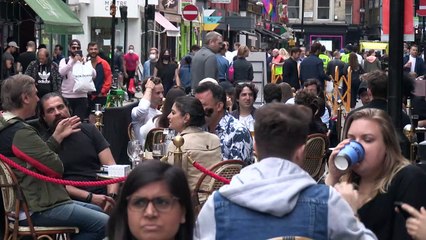 Londres suprime medidas fiscales para calmar los mercados mientras Truss lucha por sobrevivir