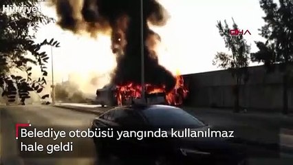 Belediye otobüsü yangında kullanılmaz hale geldi