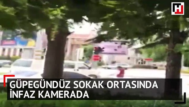Güpegündüz sokak ortasında kanlı infaz kamerada
