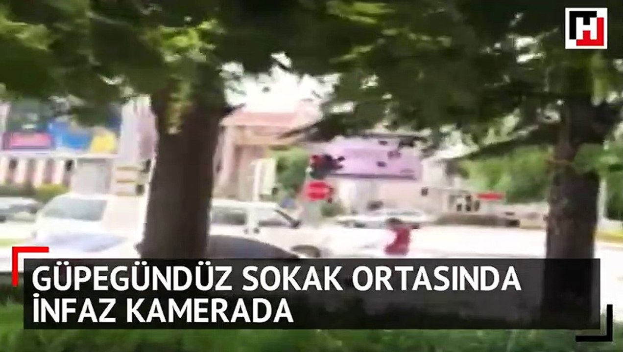 Güpegündüz sokak ortasında kanlı infaz kamerada