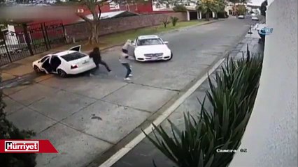 Meksika’da bir kadın, yolunu kesen kişiler tarafından kaçırıldı.