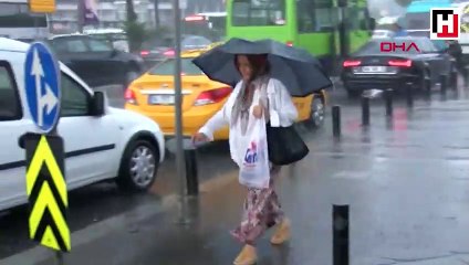 İstanbul'da kara bulutlar ve yağmur