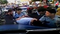 Maltepe'de polisin minibüsçüye attığı kafa kamerada