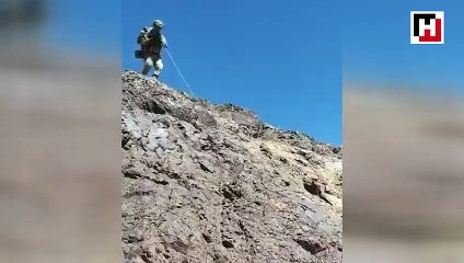 Komandolar, Pençe Harekatı'nda sarp kayalıkları böyle aşıyor