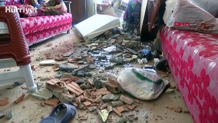 Kağıthane'de faciadan dönüldü! İş makinesi eve girdi