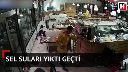Sel suları yıktı geçti