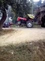 Ce tracteur vit ses derniers instants...