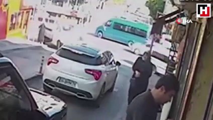 Yaşlı kadının kamyonetin altında metrelerce sürüklendi