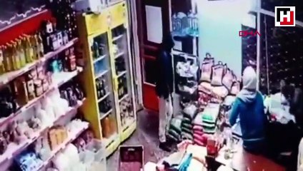 Komando bıçaklı gasp güvenlik kamerasında