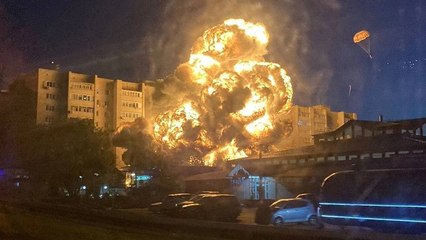 Rusya'da savaş uçağı yerleşim bölgesine düştü