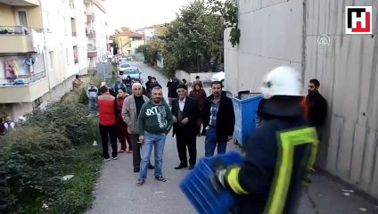 Kocaeli'de tır apartman dairesine girdi: 1 ölü