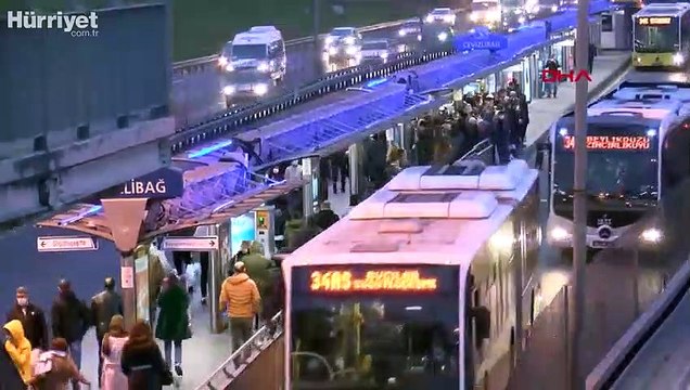 Cevizlibağ metrobüs durağında aynı manzara