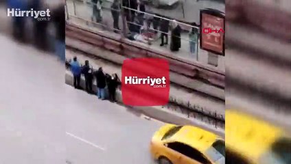 Sultangazi'de tramvay beklerken kalp krizi geçiren kişi öldü