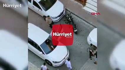 Kağıthane'de iki sürücünün yol verme tartışması kamerada