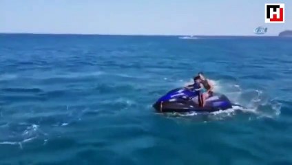 Jet-ski denizde bomba gibi patladı