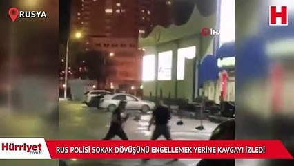Rus polisler sokak kavgasını ayırmak yerine izledi