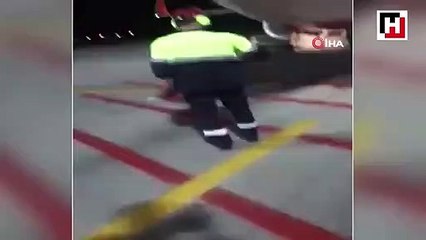 Rus uçağının iniş takımlarına kuş sıkıştı