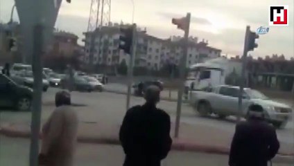 Selektör yapan sürücüyü TIR'la ezmeye çalışmak!