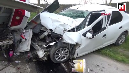 Pendik'te emniyet şeridindeki minibüse arkadan çarptı