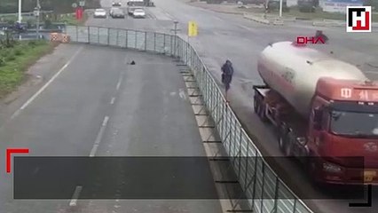 Acemi sürücü motosikletlileri böyle biçti