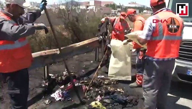 TEM Otoyolu Orhanlı mevkiinde yanan minibüs trafiği felç etti