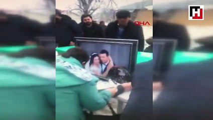 Doğumda ikizleri ile birlikte öldü, cenaze töreni yürekleri dağladı