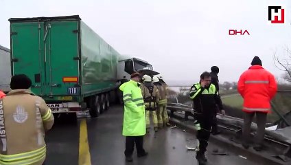 TEM'de TIR kazası! Trafik kilit