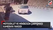 Motosiklet ile minibüsün çarpışması kameraya yansıdı