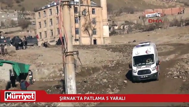 Yola döşenen patlayıcı işçilerin geçişi sırasında patladı