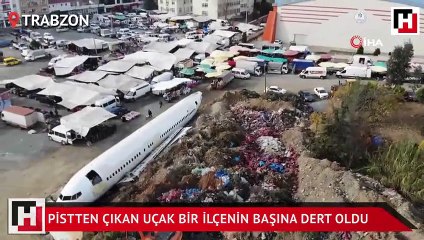 Pistten çıkan uçak bir ilçenin başına dert oldu