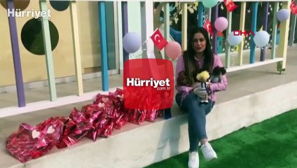 Öğretmenler, öğrencilerini, kendilerine benzeyen bebeklerle sevindirdi