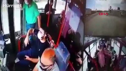 Görüntüler Kocaeli'den... Otobüsünü durdurup fenalaşan kişiye yardım etti