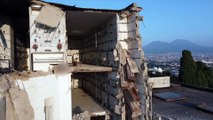 Napoli, nuovo crollo nel cimitero di Poggioreale: bare sospese nel vuoto