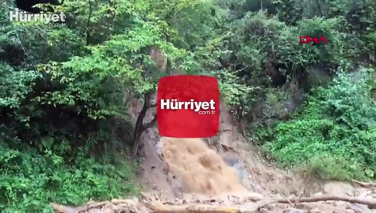 Rize'de şiddetli yağış etkili oluyor, bazı köy yolları ulaşıma kapandı