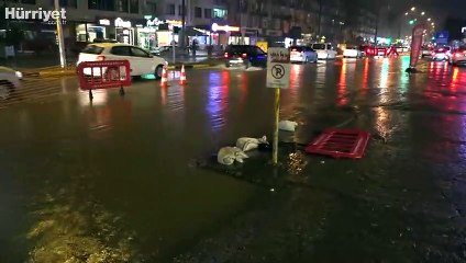 Trabzon'da sağanak etkili oldu, yollar göle döndü