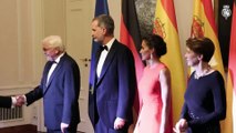 La Reina Letizia deslumbra en Berlín con ayuda de su color fetiche y un look de superestrella