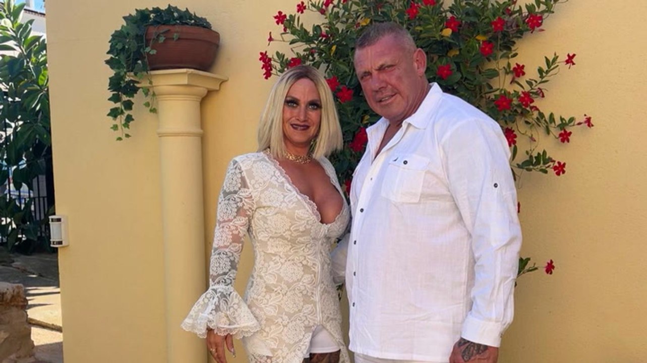 Caro Robens mit XL-Ausschnitt und durchsichtigem Kleid: Was für ein Hochzeitslook!