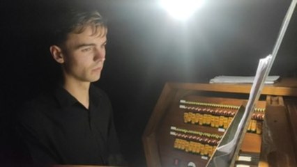 Concierto a la luz de la antorcha en Ucrania o cómo invitar a ahorrar energía