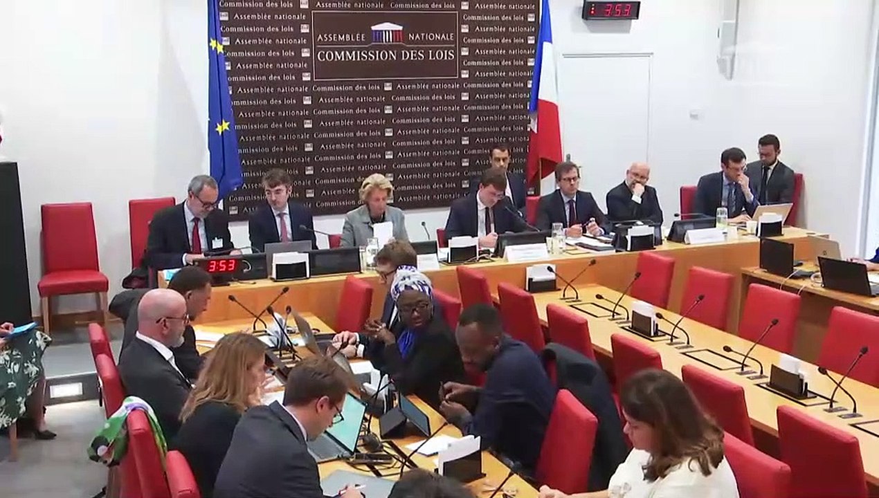 Commission des lois : Mme Caroline Cayeux, ministre déléguée, chargée des Collectivités territoriales ; Examen pour avis et vote des crédits de la mission « Relations avec les collectivités territoriales » - Lundi 17 octobre 2022