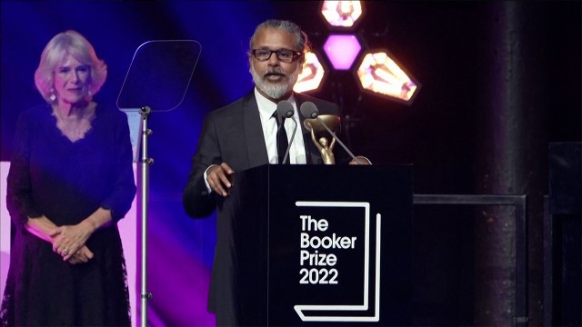 스리랑카 작가 셰한 카루나틸라카, 부커상 수상 / YTN