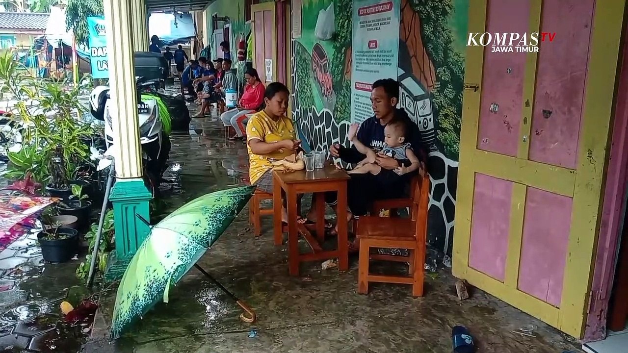 Update Banjir Sutojayan Blitar Mulai Surut Warga Lakukan Pembersihan 
