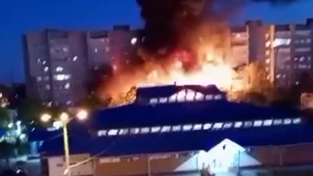 Rus savaş uçağı, Rusya’da bir apartmana düştü