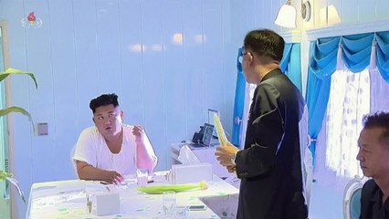 北, 전용 열차 속 김정은 집무 모습 공개 / YTN