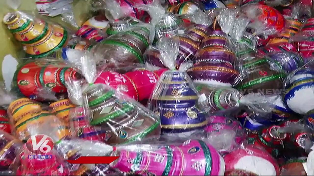 Public Shows Special Interest to Buy Impressive Paper lanterns and Candles | Diwali | V6 News